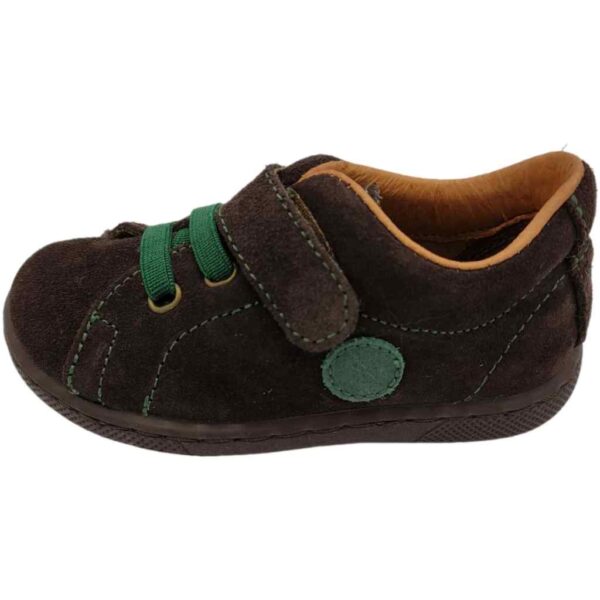 Zapatilla Velcro Piel Serrada modelo 1125 en color marron/verde