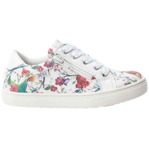 XTI Zapatillas de Flores modelo 56709 en color blanco